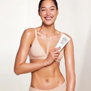 AWARD-WINNING
CHARLOTTE'S MAGIC BODY CREAM 10ml